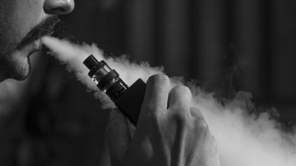 20251211_124413815_Cxncer_de_pulmxnx_xtiene_que_ver_algo_el_vapeox-0