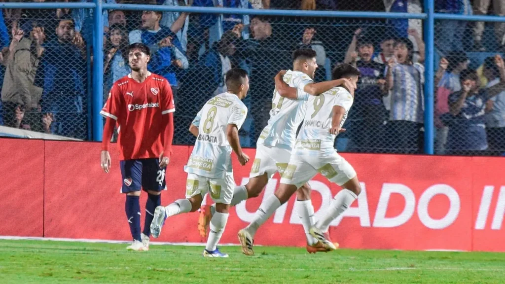 atletico-tucuman-vencio-a-independiente-igualan-en-el-monumental-jose-fierro_1440x810