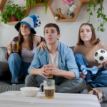 tres-jovenes-amigos-argentinos-concentracion-viendo-partido-su-seleccion-nacional-futbol_636333-23