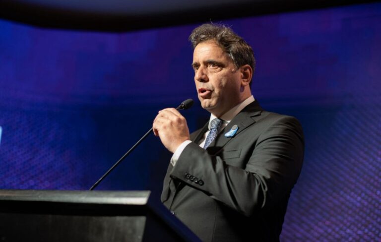 catalan-cruzo-jaldo-gobernador-deje-culpar-otros-hagase-cargo-desastre-1134386-151126