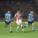 marcado-gabriel-carabajal-intenta-salir-presion-varios-futbolistas-temperley-lograron-neutralizar-al-conductor-san-martin-1147034-221020