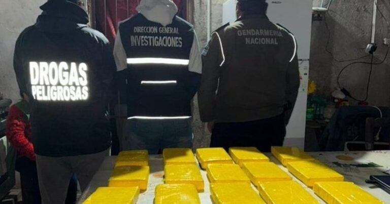 oran-secuestraron-120-mil-dosis-de-cocaina-y-detuvieron-a-dos-hombres-bc0bc9