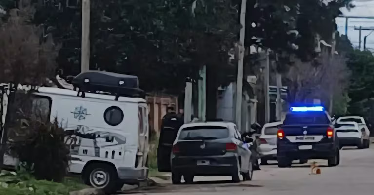 un-patrullero-de-la-policia-de-santiago-del-estero-en-la-zona-donde-ocurrio-el-hecho-foto-el-liberal-BPKRNVHGEJBSBKDNJSDFKBX4FM