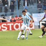 volvi-a-ser-clave-leonel-vega-se-lleva-pelota-empate-contra-instituto-tucumano-fue-determinante-recuperacion-medio-campo-1150831-204525